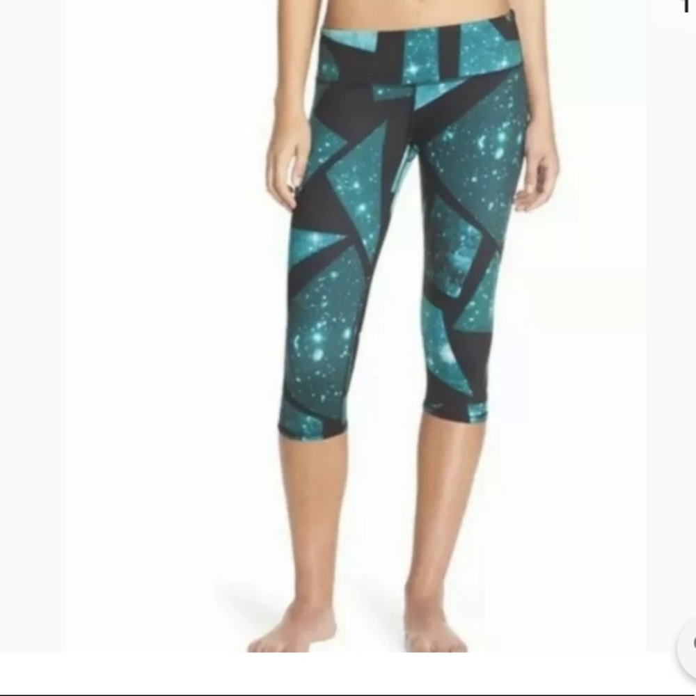 ALO Yoga Galaxy Space Print Cropped Capri Leggings